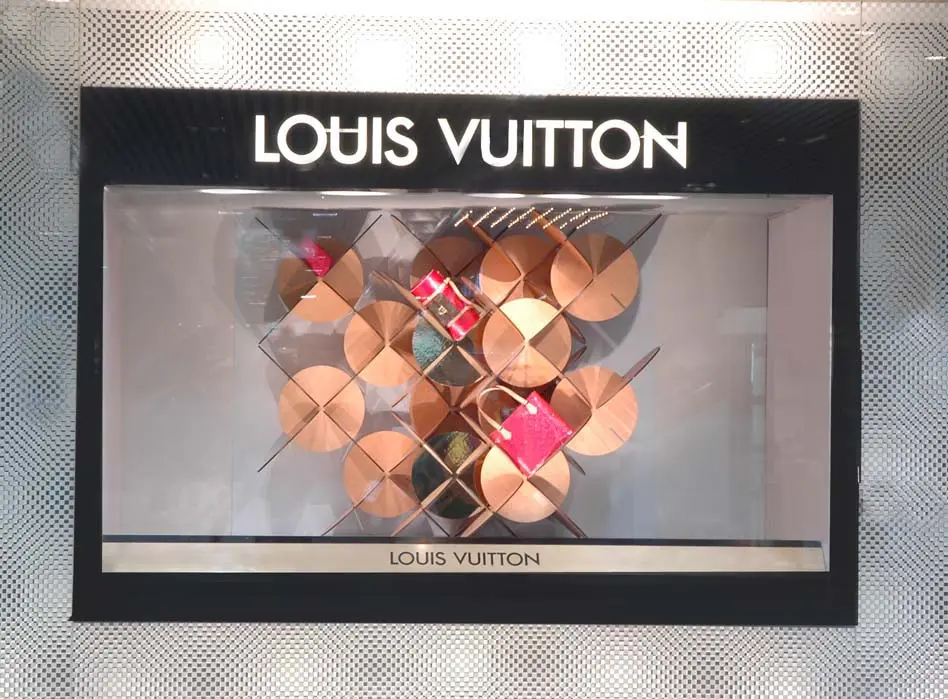 louis-vuitton-vitrine