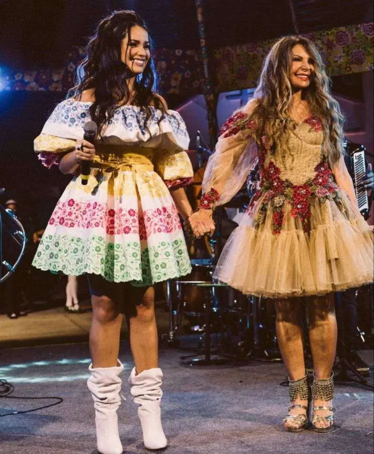 Juliette e Elba Ramalho em Festa junina