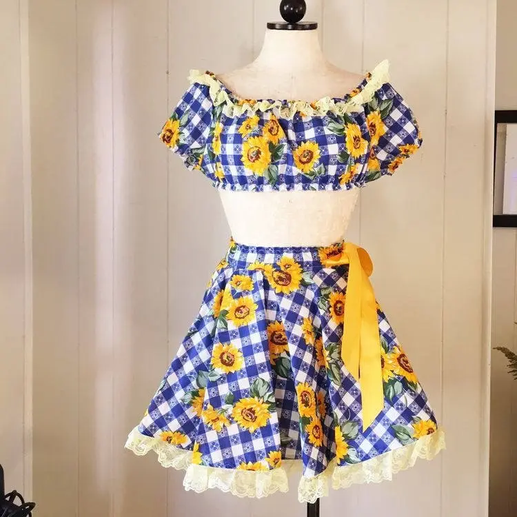 Look de festas juninas com estampa de girassol