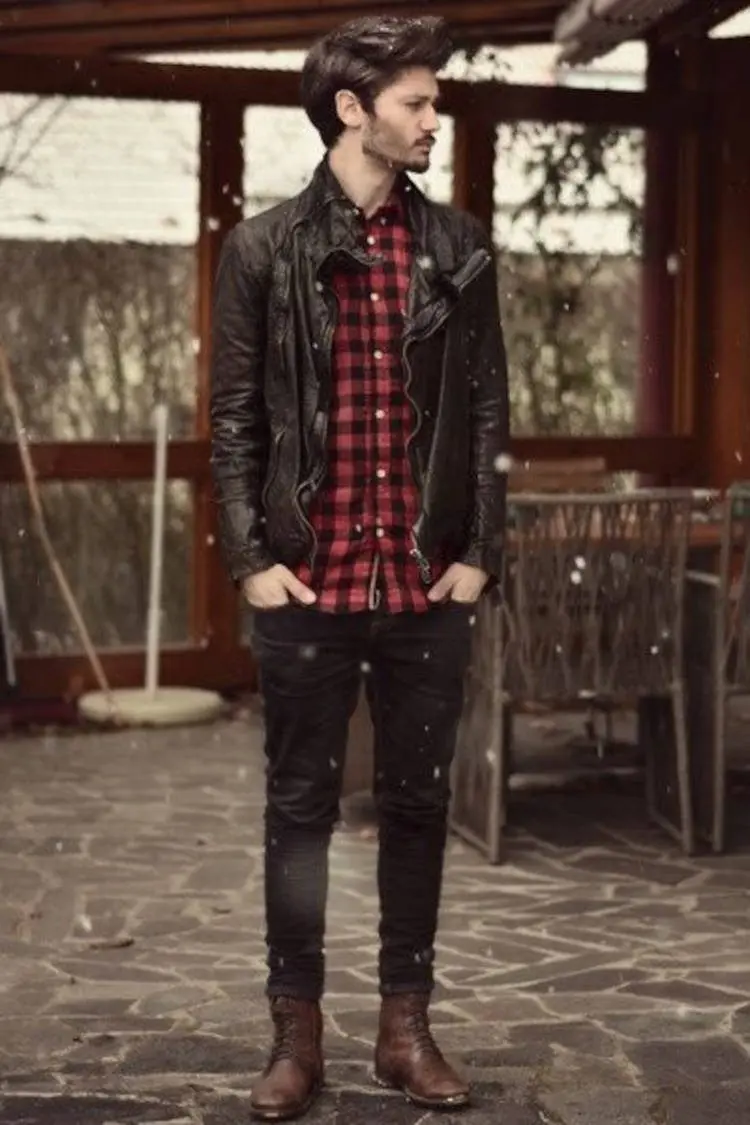 Look com jaqueta de couro