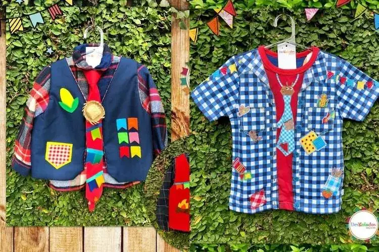 Foto de roupas de luxo modernas de festa junina para meninos: camisa xadrez coom gravata, colete e desenhos de bandeirinhas e camiseta xadrez com gravata e desenhos juninos