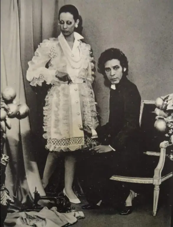 Dener Pamplona de Abreu com modelo. 