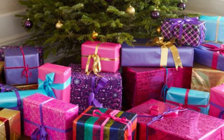 Presentes Embaixo da Arvore de Natal GettyImages Presentes Embaixo da Arvore de Natal GettyImages