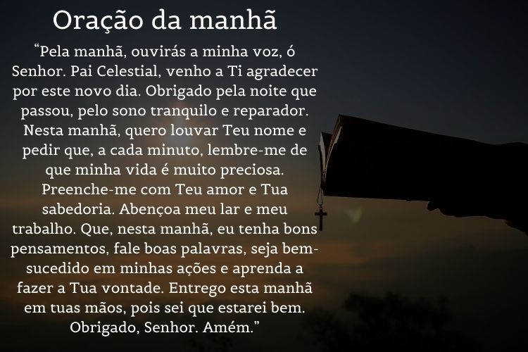 foto de pessoa segurando bíblia com oração da manhã
