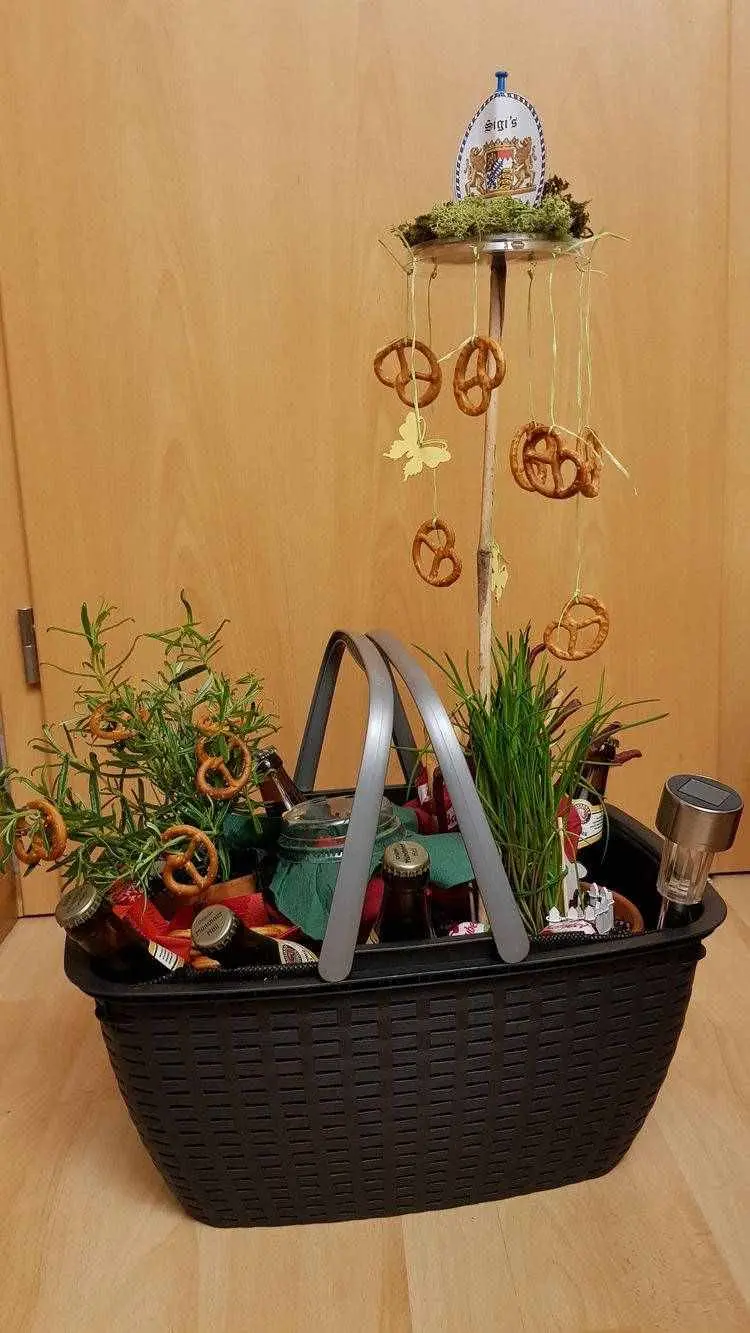 cesta de natal para churrasco, com bebidas e abridor de vinho