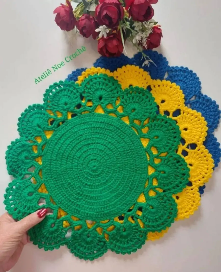Jogo americano de crochê para decoração para a Copa.