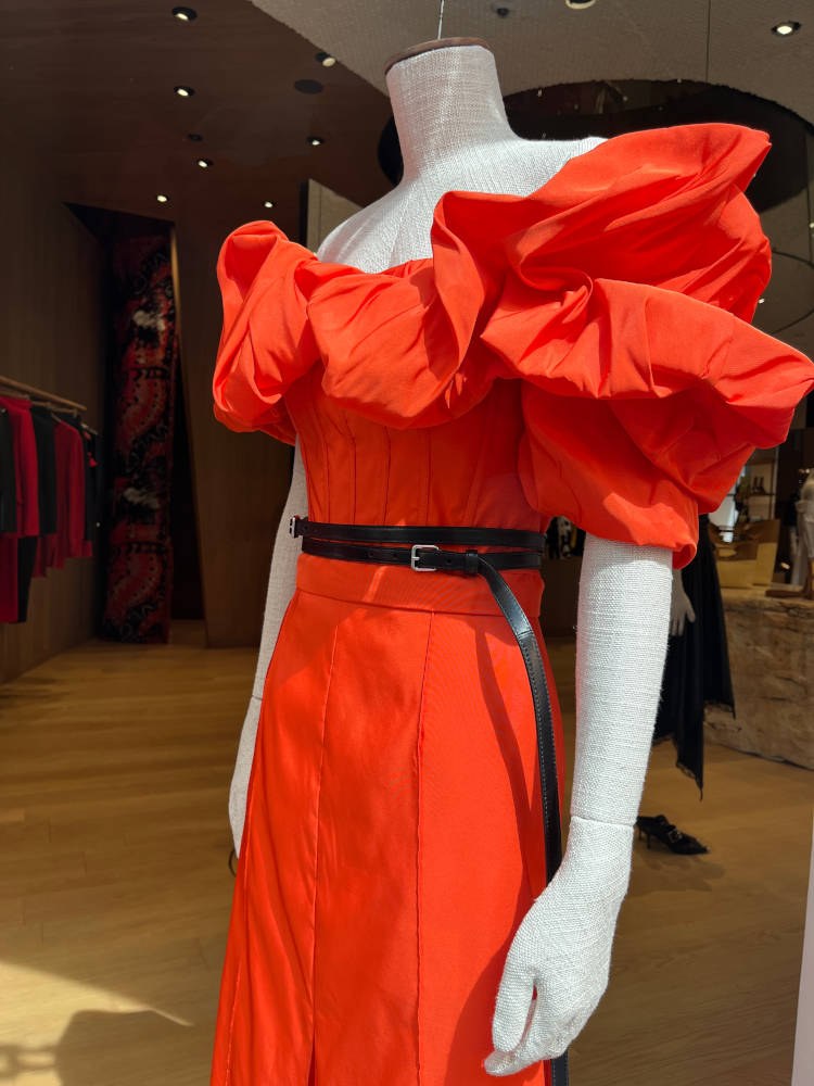 Vitrine Alexander McQueen em Milão para o Verão 2023