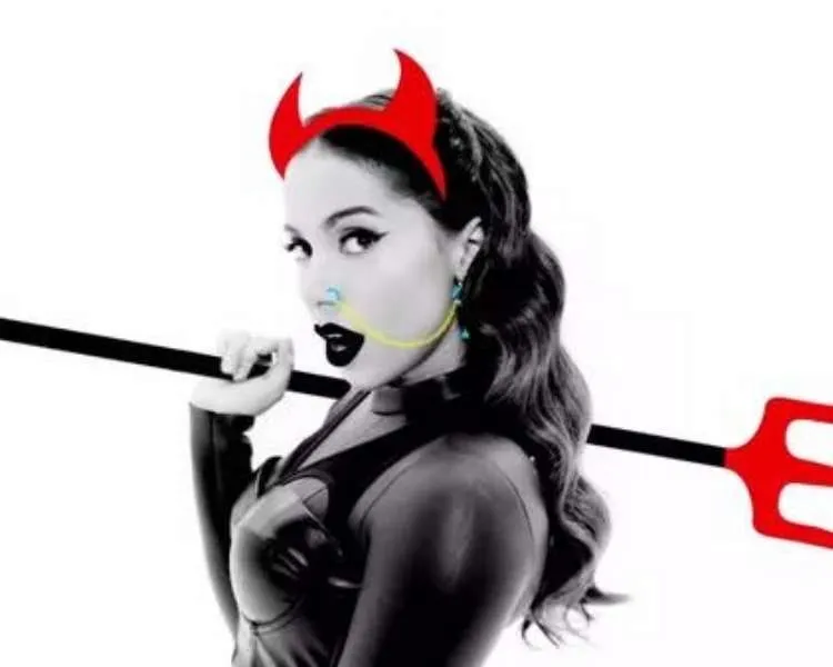 Foto da cantora em "Bang".
