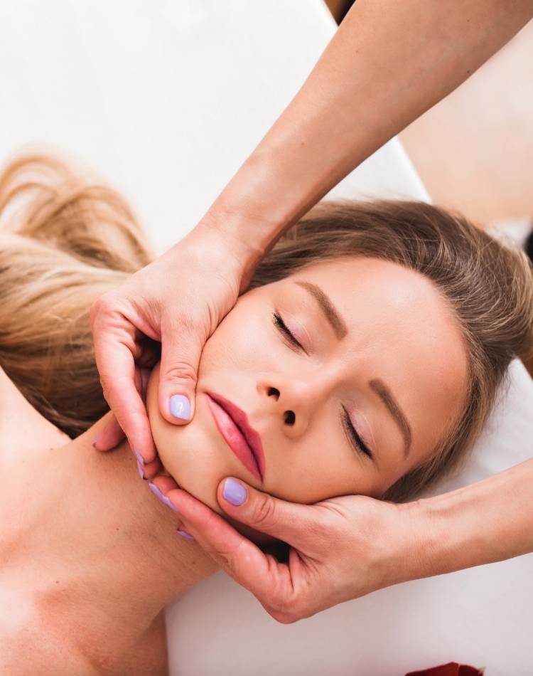 Mulher fazendo massagem