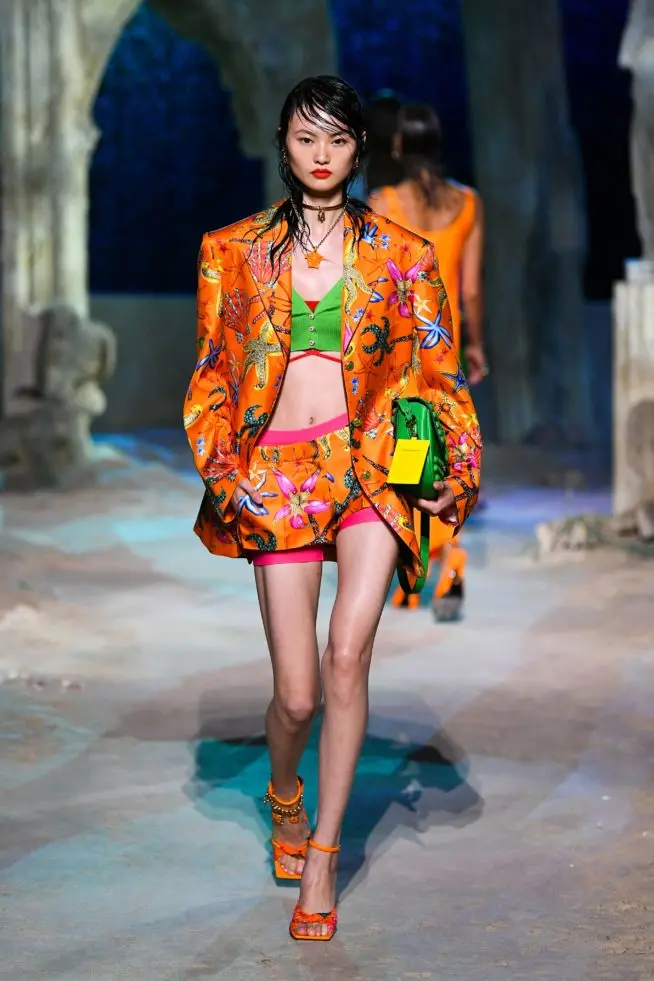 coleção de verão versace
