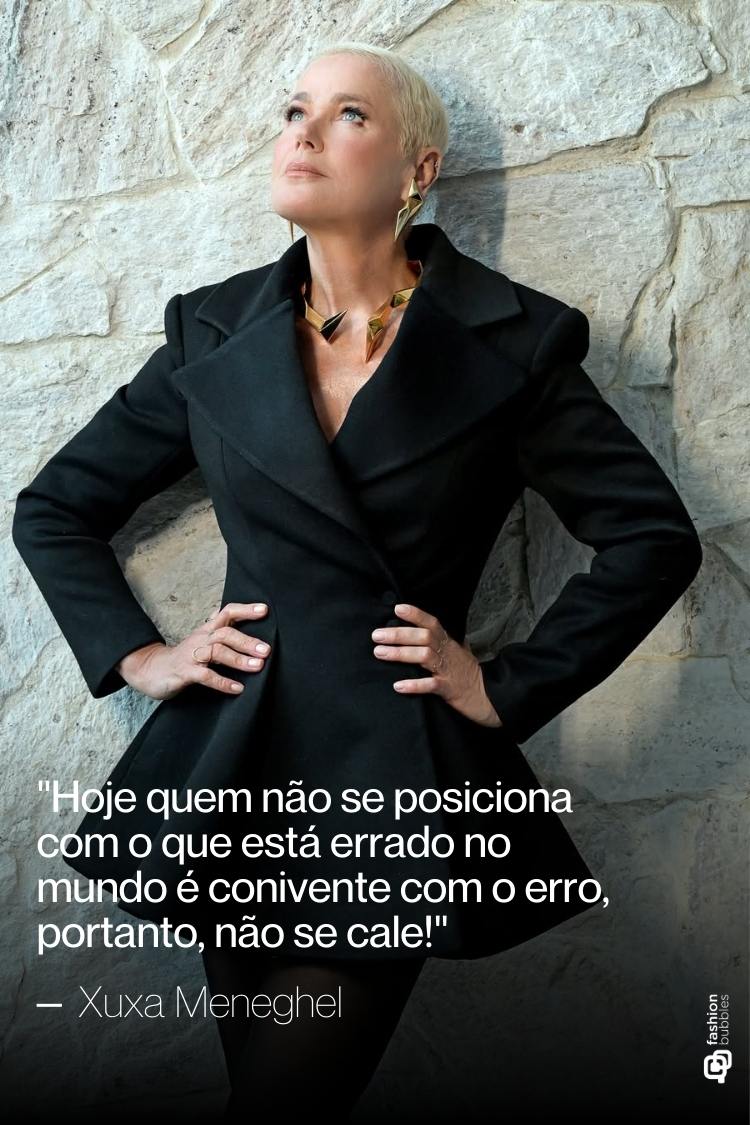Uma mulher loira de cabelos curtos, vestindo um casaco preto, olha para cima, com as mãos na cintura. A imagem apresenta uma citação atribuída a Xuxa Meneghel, que enfatiza a importância de se posicionar contra o que está errado. Imagem ilustra matéria sobre LGBT frases dos famosos.