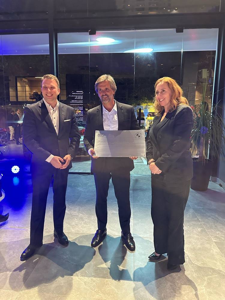 Mauricio Portella, diretor-presidente das marcas de Luxo na Automob, Reiner Braun, presidente da BMW América Latina e Maru Escobedo, presidente da BMW no Brasil na reinauguração da loja Autostar
