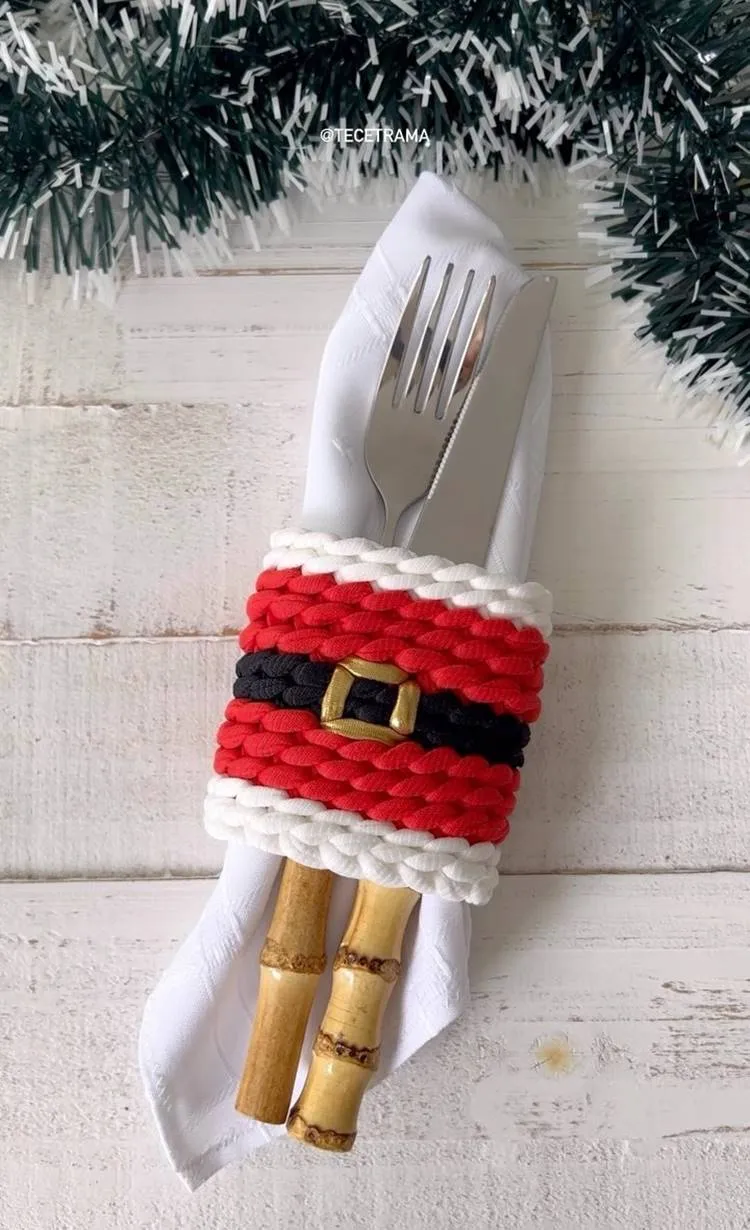 Porta guardanapo e talheres de crochê Papai Noel para Natal