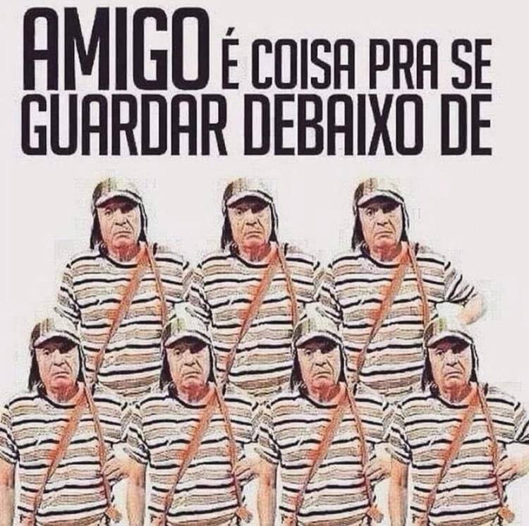 Montagem com frase "Amigo é coisa para se guardar debaixo de 7 chaves" com 7 fotos do Chaves, personagem do seriado infantil
