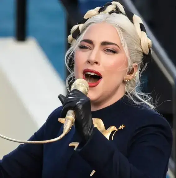 Trança holandesa usada por Lady Gaga na posse de Biden
