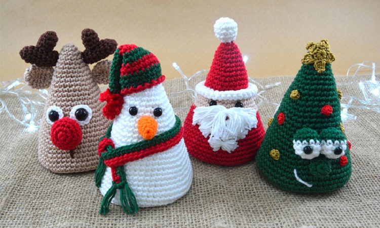 quatro trabalhos em amigurumi natalino