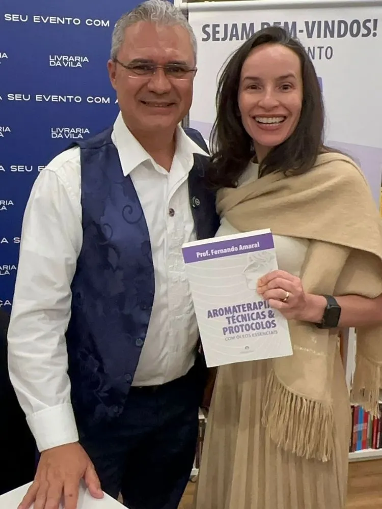 Professor Fernando Amaral e Denise Pitta em evento na Livraria da Vila