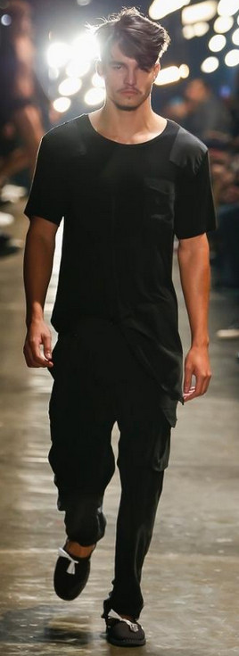 Total black Masculino Murilo Lomas desfila coleção na SPFW N41