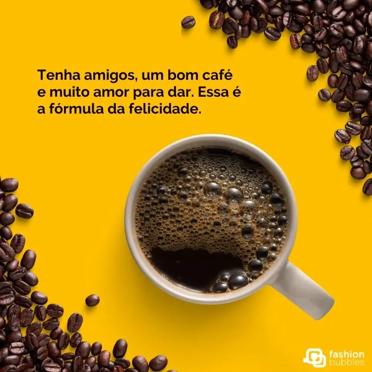 Fundo amarelo com xícara de café e grãos de café espalhados, além de frase "Tenha amigos, um bom café e muito amor para dar. Essa é a fórmula da felicidade"