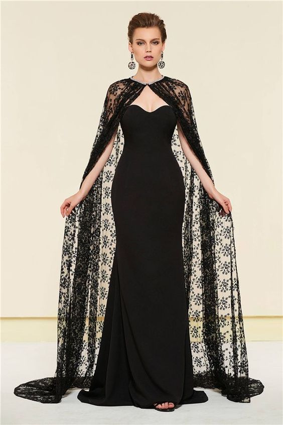 Vestido com capa de renda