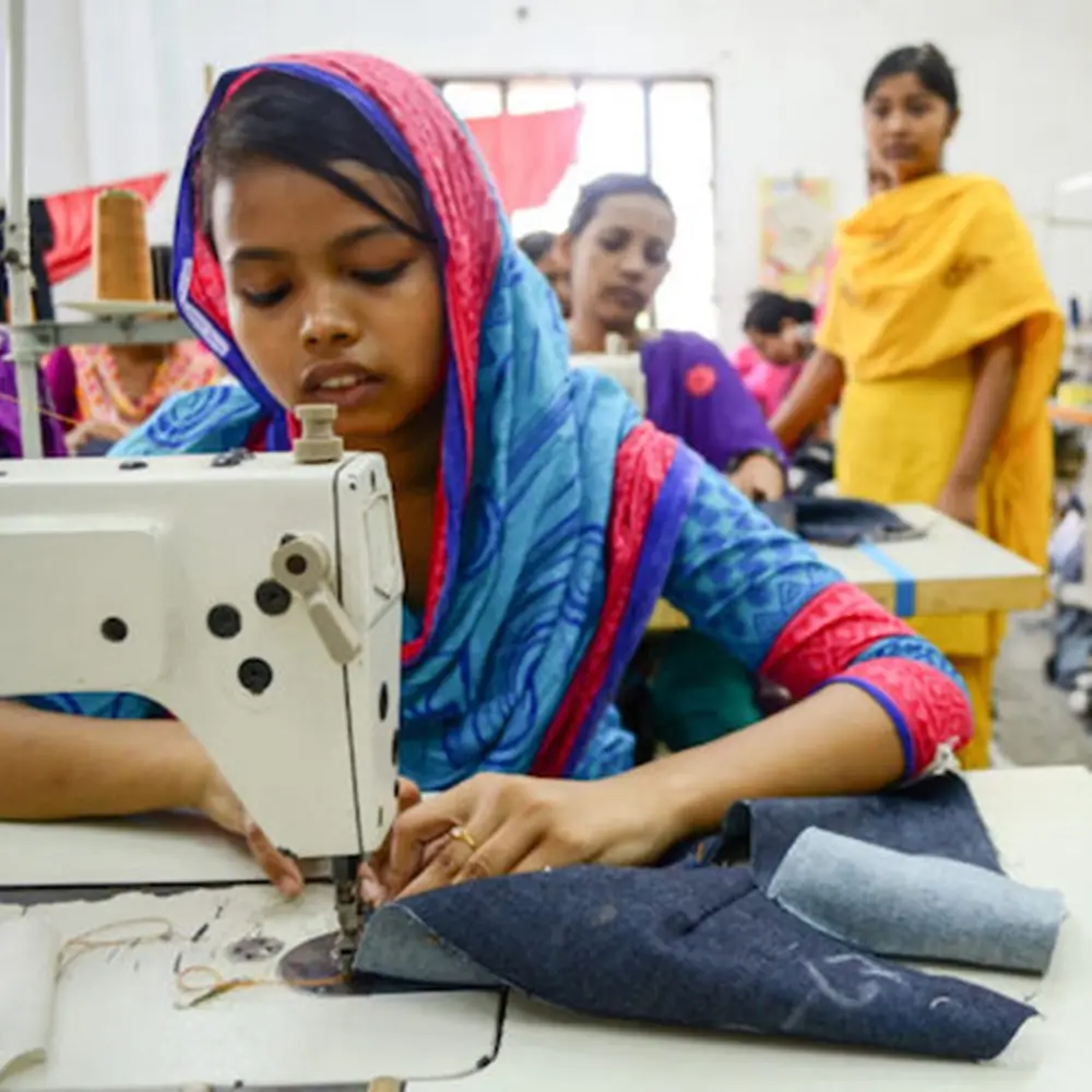 Criança, mulheres e adolescentes eu trabalho com roupas para moda.