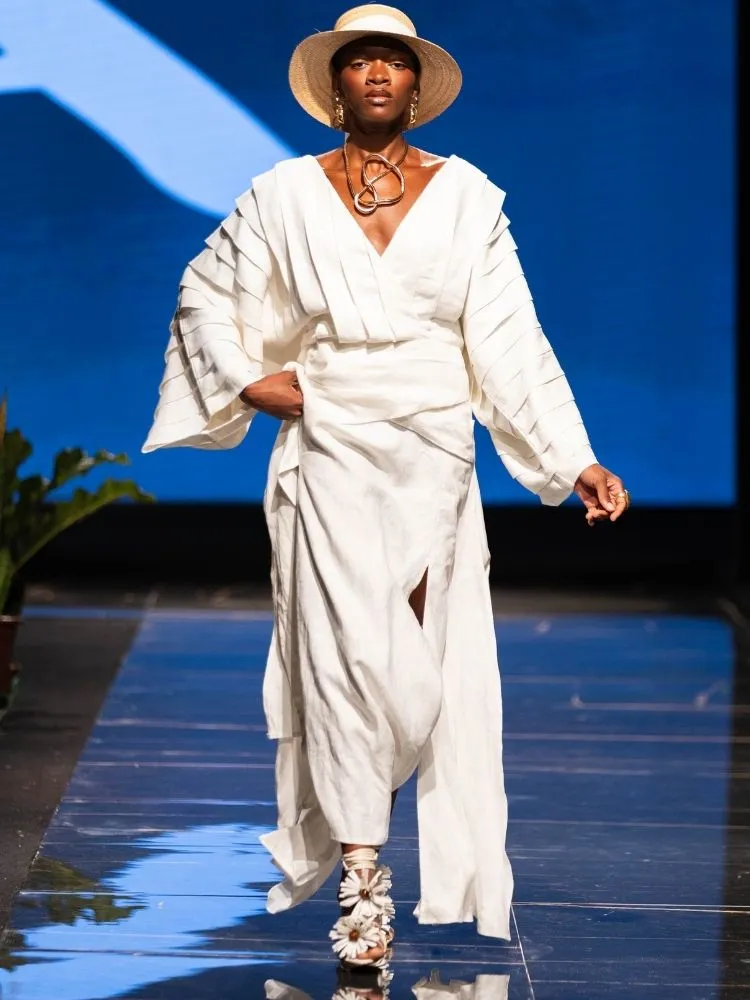 Modelo no desfile da Casa Aika, durante o 1º dia do DFB Festival 2026