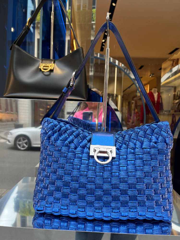 Bolsa Salvatore Ferragamo Tendências da Vitrines Milão para o Verão 2023