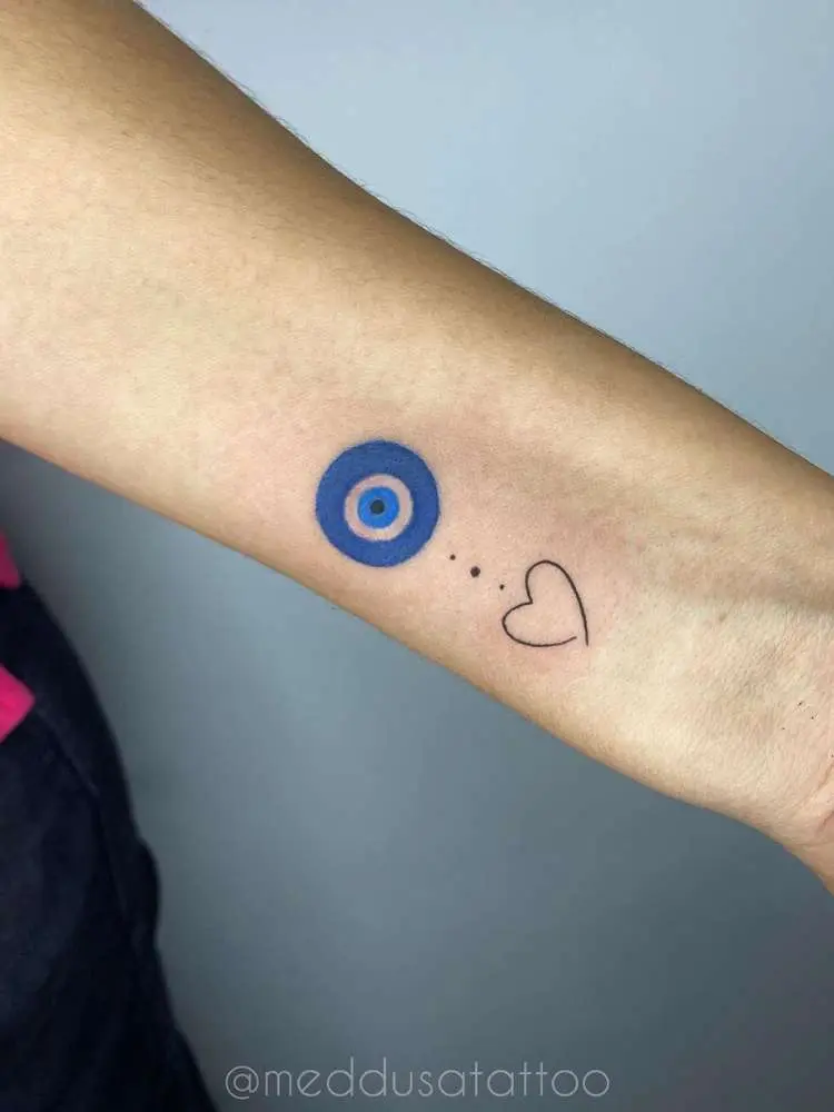 Opção de tatuagem de olho grego