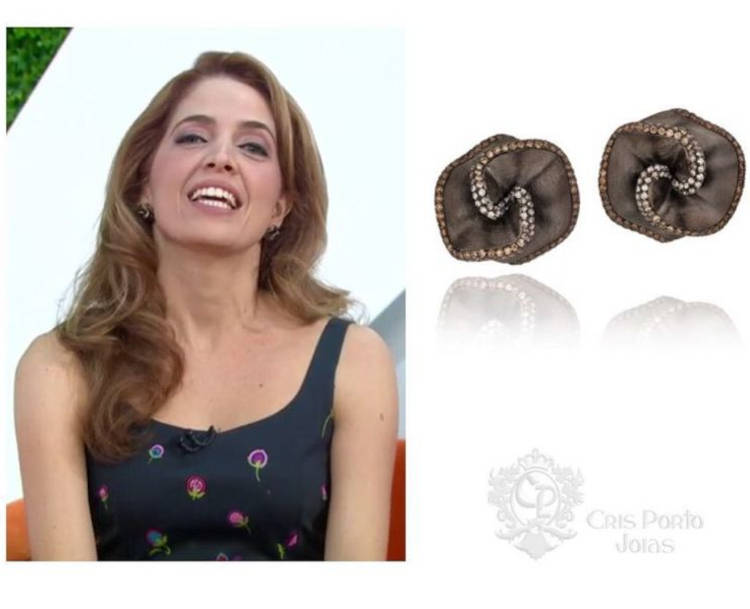 Foto de Poliana Abritta usando brincos da joalheria Cris Porto. Ao lado, uma foto mais clara dos brincos.