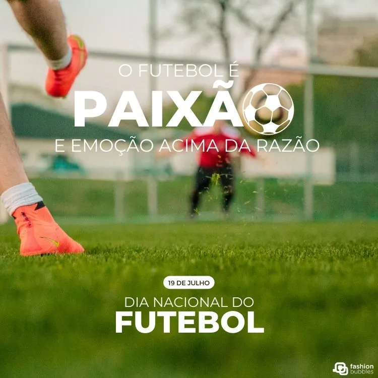 Foto de pessoa de pele clara usando chuteira laranja e chutando bola em direção ao gol, além de frase "O futebol é paixão e emoção acima da razão." e "19 de julho Dia Nacional do Futebol"
