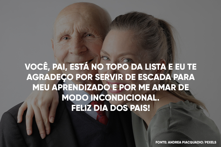 Foto de senhor usando terno, abraçado com filha adulta loira e frase "Você, pai, está no topo da lista e eu te agradeço por servir de escada para meu aprendizado e por me amar de modo incondicional. Feliz Dia dos Pais!"