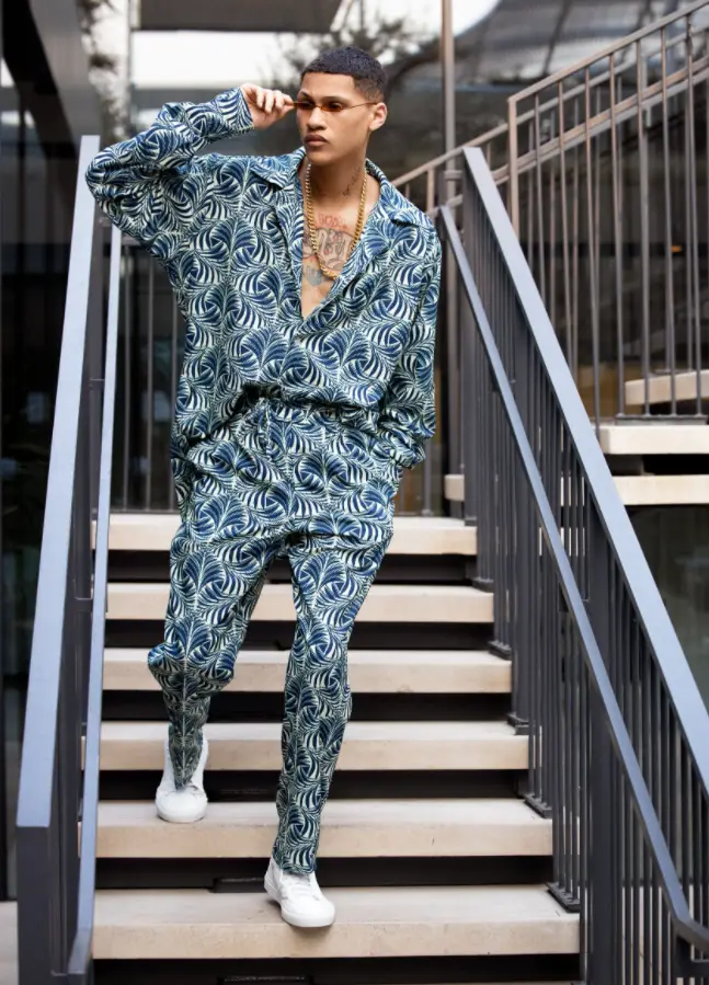 Camisa e calça estampadas da Leavie CK