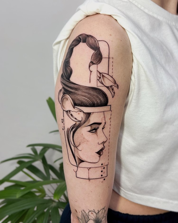 Tatuagem signo de escorpião rosto com cabelo em formato do rabo do animal com ferrão soltando veneno