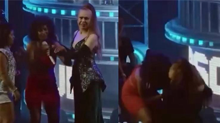 Joelma passa sufoco com fã que pede músicas do Calypso, no palco.