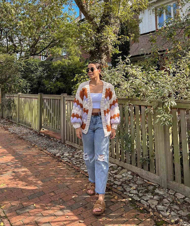 casaco tendência de inverno, modelo cardigan marrom e creme