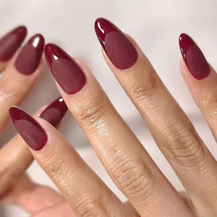 Nail art brilhante e fosca