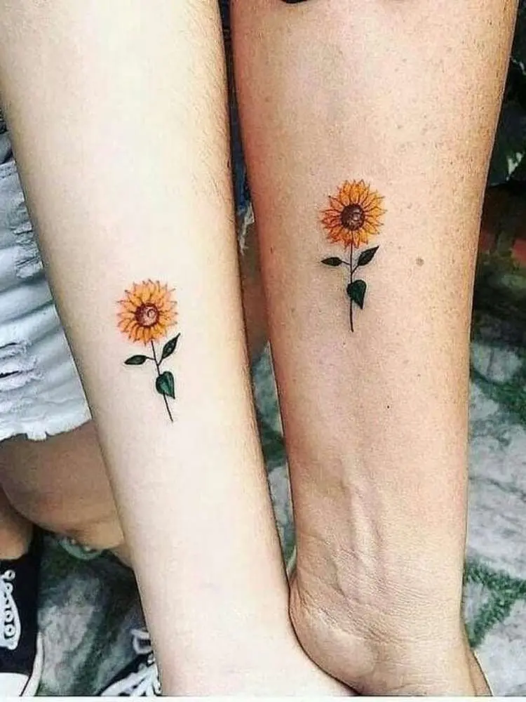 Opção de tatuagem de amigas