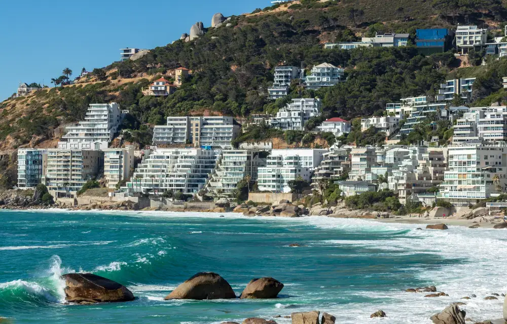 Imagem de apartamentos a beira mar.