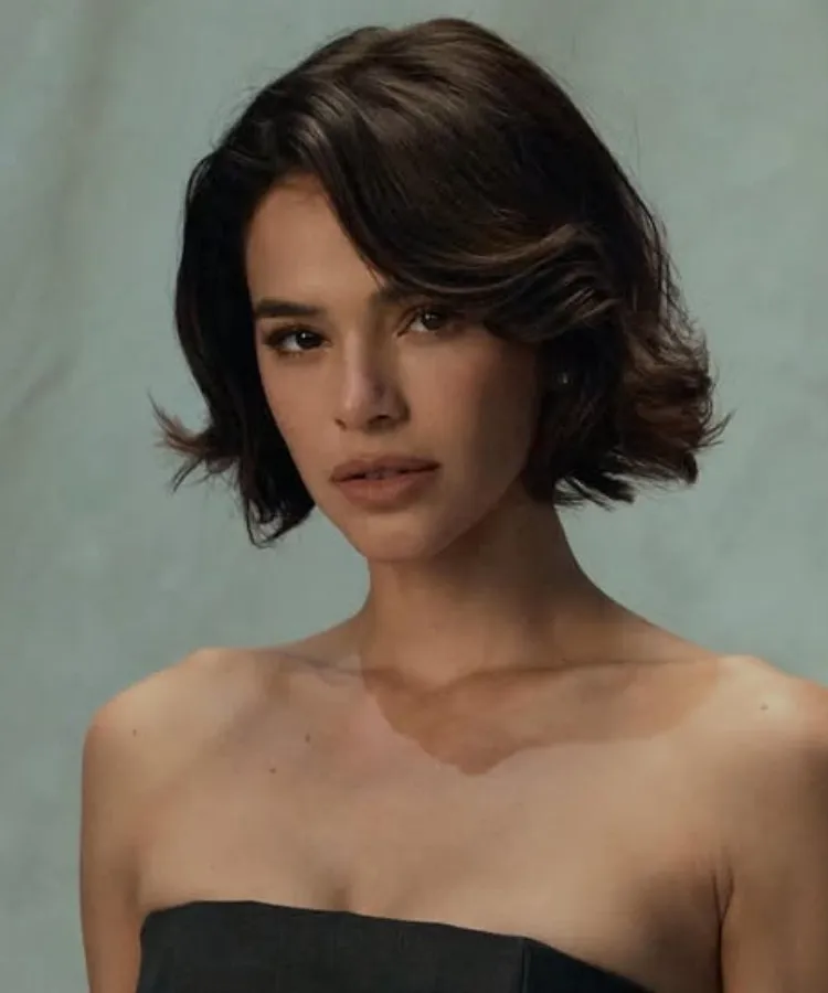 Bruna Marquezine com short bob, um dos cortes de cabelo curtinho que são tendência