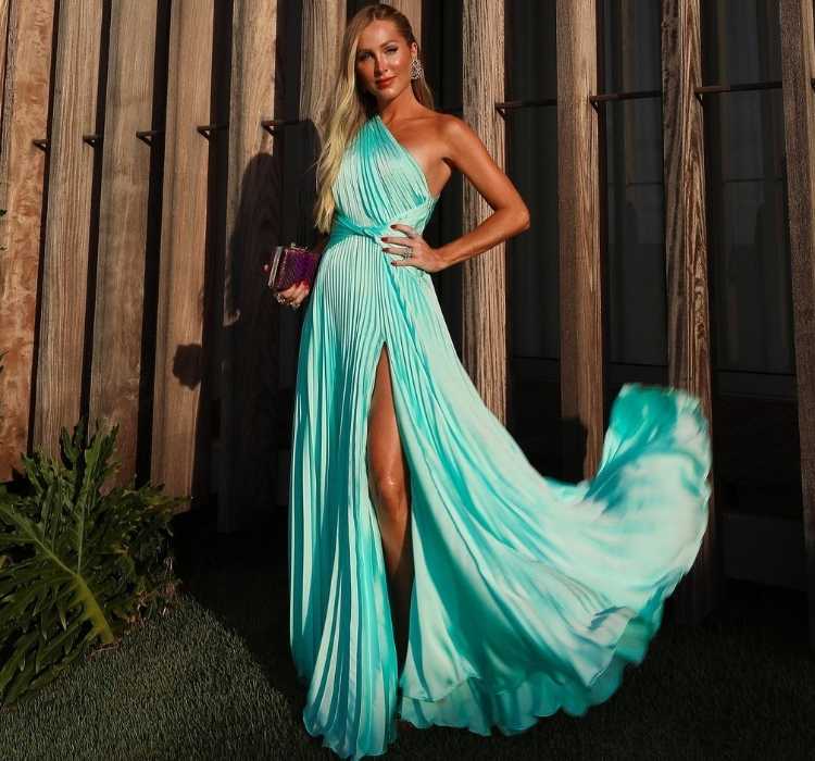 Foto de Paula Aziz no casamento de Lu Tranchesi.
