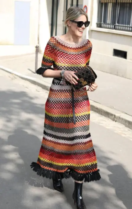 Vestido midi de crochê com franjas