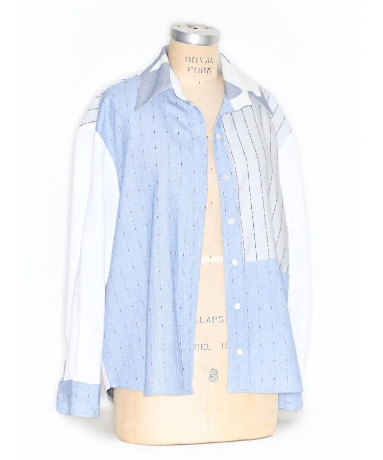 Camisa branca e azul listrada da collab da Viraoito com A. Niemeyer