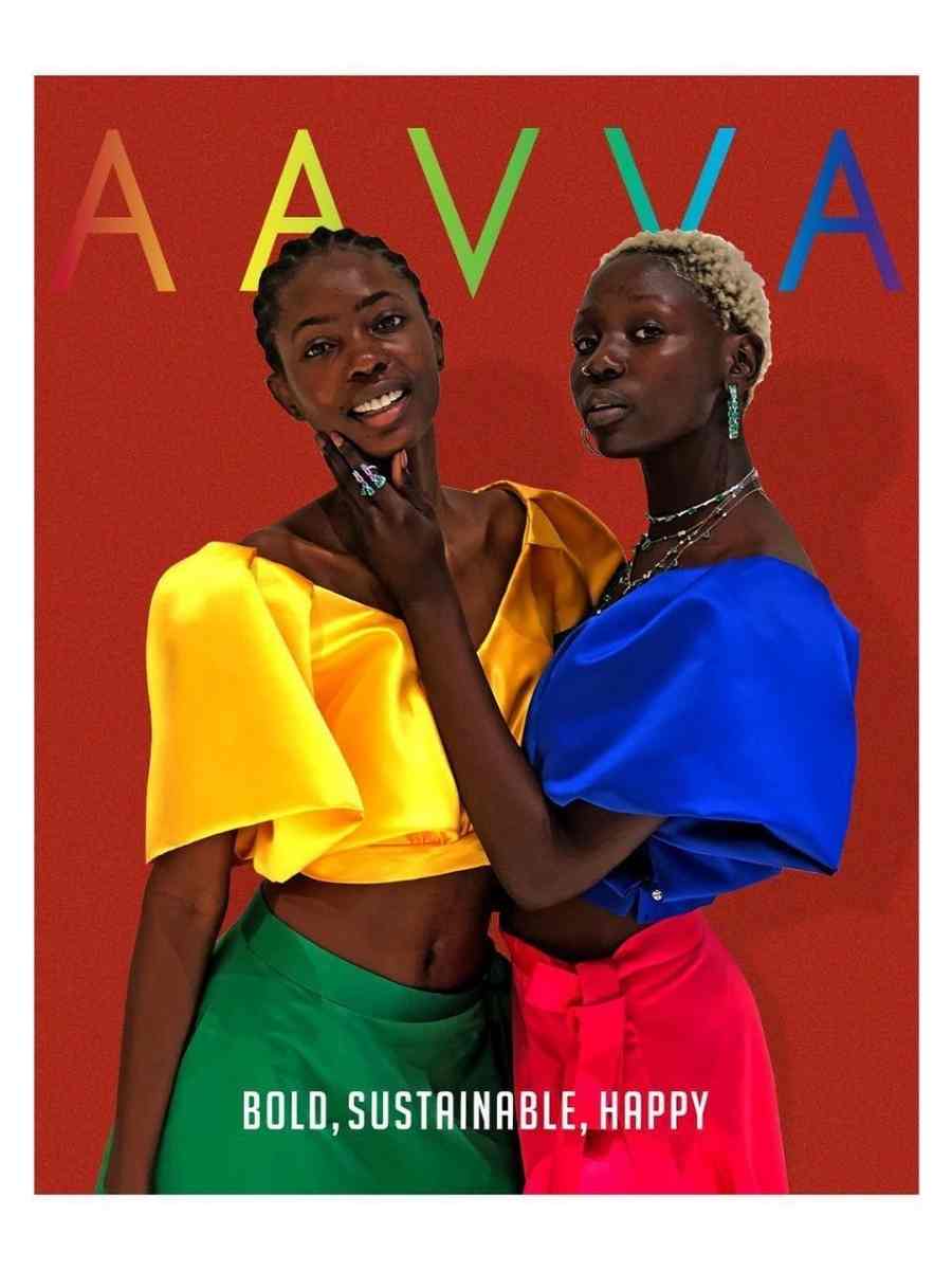 Duas modelos negras usando peças da AAVVA na 11ª edição da Arab Fashion Week.
