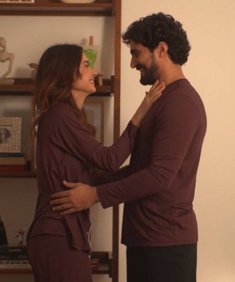Foto dos atores Renato Góes e Thaila Ayala