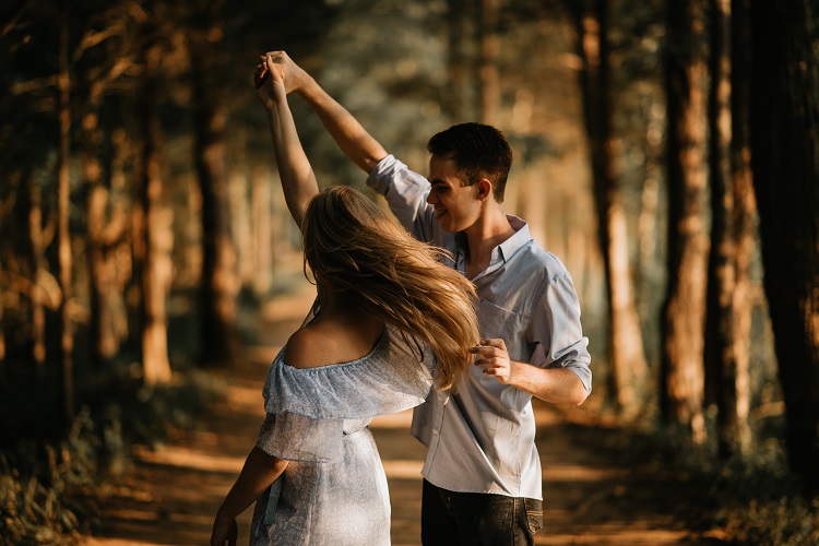 casal dançando