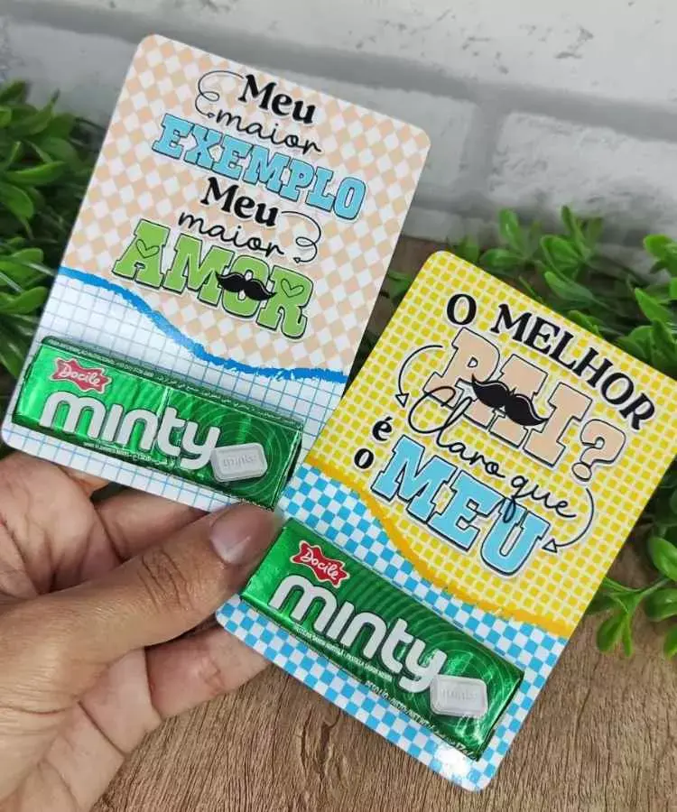 Cartão personalizado com arte digital e bala minty para o Dia dos Pais