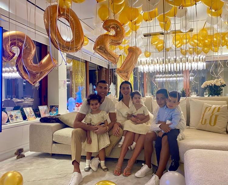 Decoração de ano novo do Cristiano, jogador de futebol. Foto de Cristiano e família - Decoração de fim de ano dos famosos.