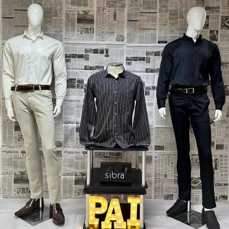 Vitrine de Dia dos Pais com letras decorativas luminosas formando a palavra pai