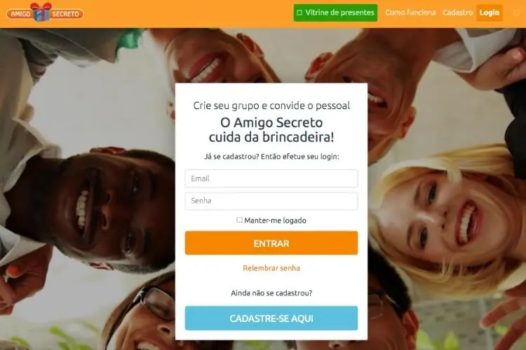 Interface do site Amigo Secreto, com foto de círculo de pessoas sorrindo e espaço para cadastro