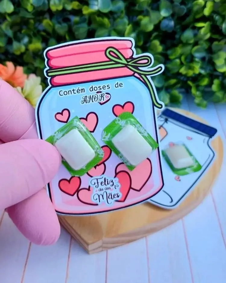 Lembrancinha de Dia das mães cartão com frase e chicletes Flics, dose de amor